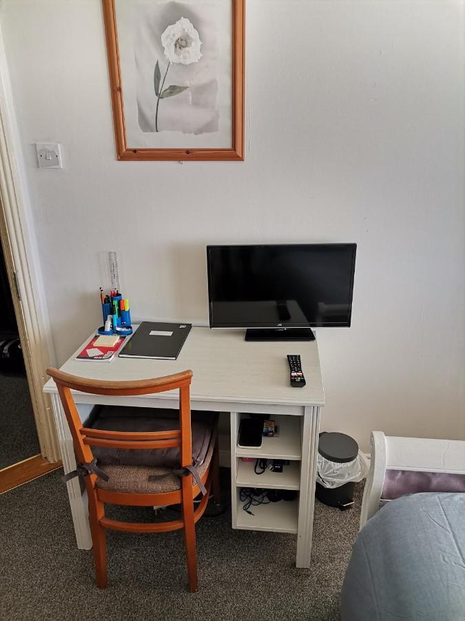 Bright And Cozy Room With Double Bed, Private Bathroom Not Ensuite, Breakfast To Go Dublin Bagian luar foto