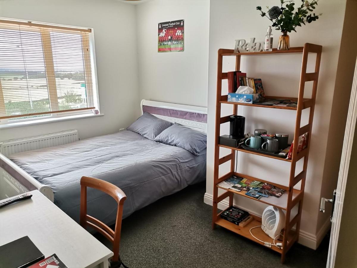 Bright And Cozy Room With Double Bed, Private Bathroom Not Ensuite, Breakfast To Go Dublin Bagian luar foto