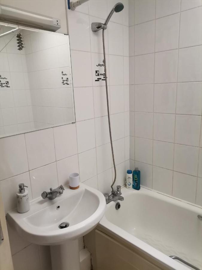 Bright And Cozy Room With Double Bed, Private Bathroom Not Ensuite, Breakfast To Go Dublin Bagian luar foto